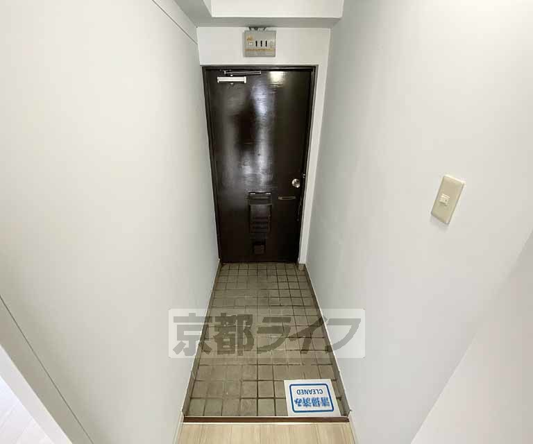 玄関　タイル張りの玄関です。