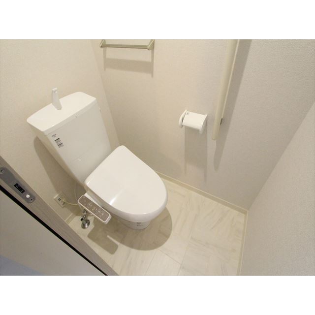 トイレ　温水洗浄便座です♪