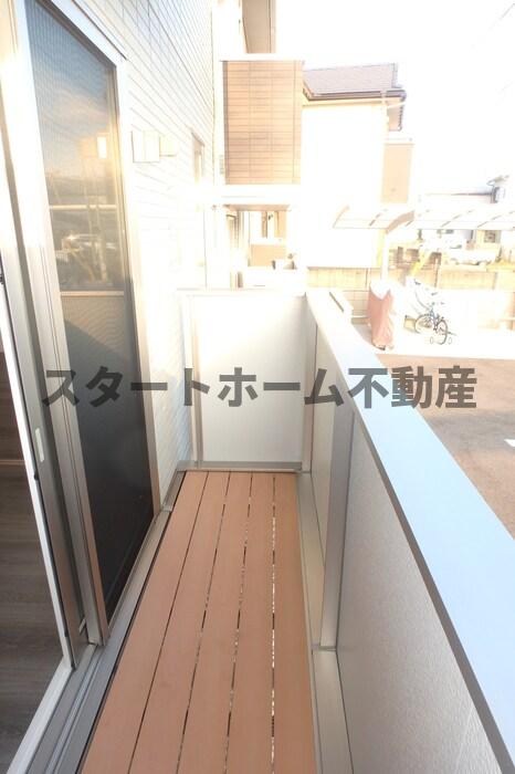 バルコニー　暖かな日差しのふりそそぐバルコニー