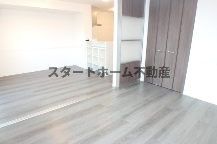 居室・リビング　こちらの居間で趣味の時間をお楽しみください