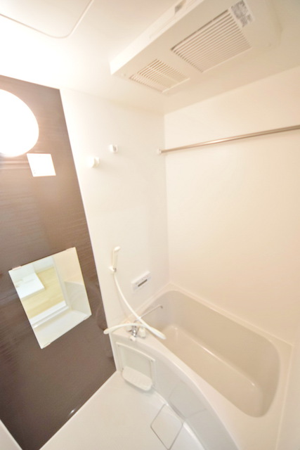 バス・シャワールーム　～一日の疲れを流しましょうっ～