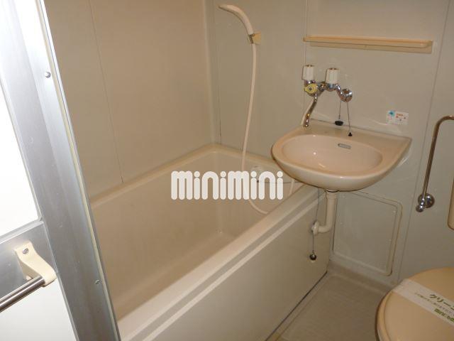 バス・シャワールーム　広めのユニットバススペースです