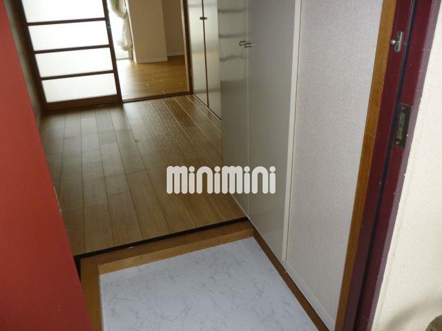 玄関　容量豊富な収納が玄関にも完備されております