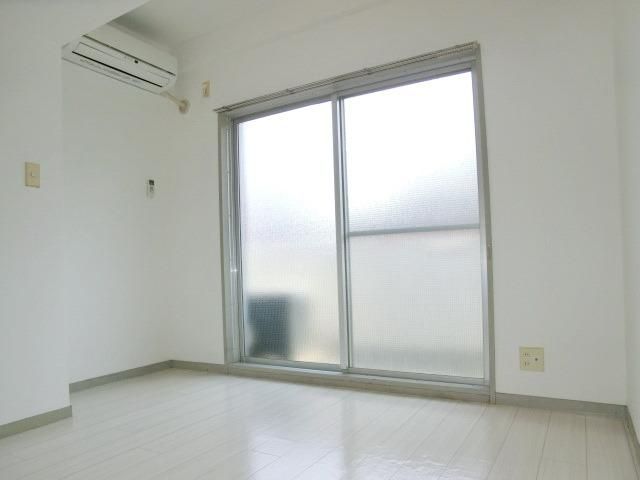 その他部屋・スペース　エアコン完備。まだ新しいエアコンです。