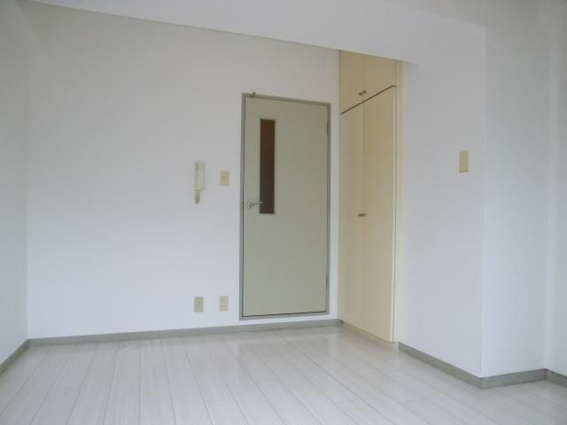 居室・リビング　リフォームで室内綺麗になっています。