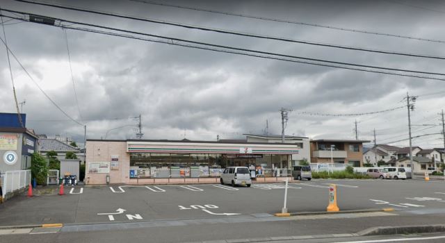 コンビニ　セブンイレブン（コンビニ）まで400m