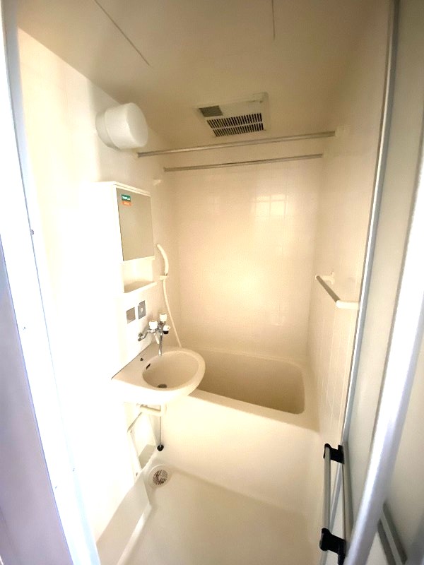 バス・シャワールーム　お掃除しやすいユニットバス♪