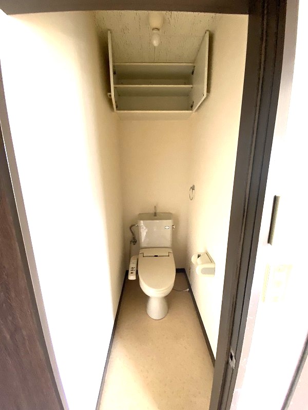 トイレ　トイレはウォシュレットもついているのがうれしいです♪タオル掛
