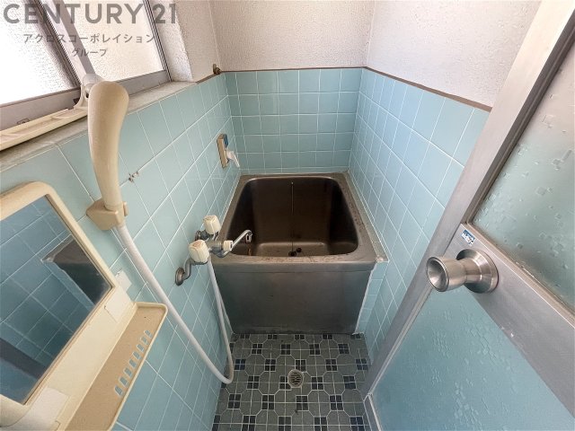 バス・シャワールーム　コンパクトで使いやすいお風呂です