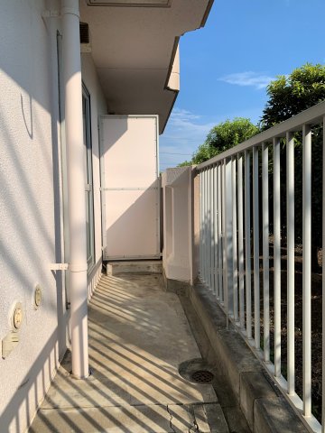 バルコニー　※同建物別部屋参考画像（107号室）