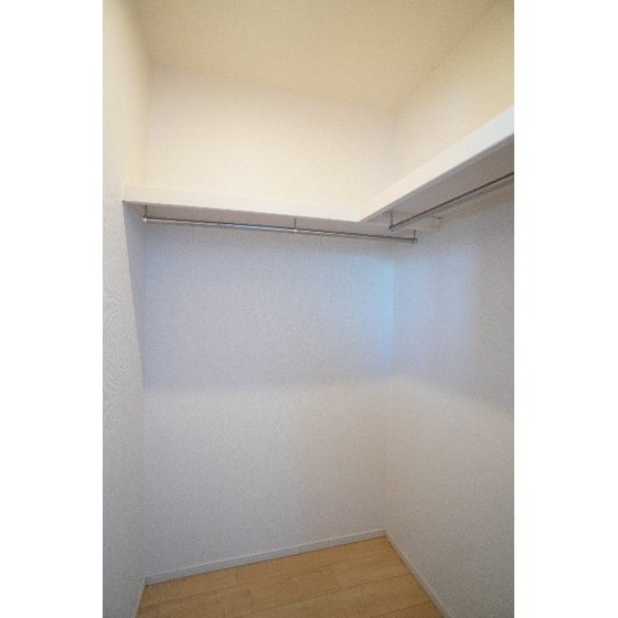 収納　北側洋室のウォークインクローゼット