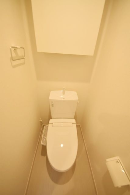 トイレ　温水洗浄機能付きです