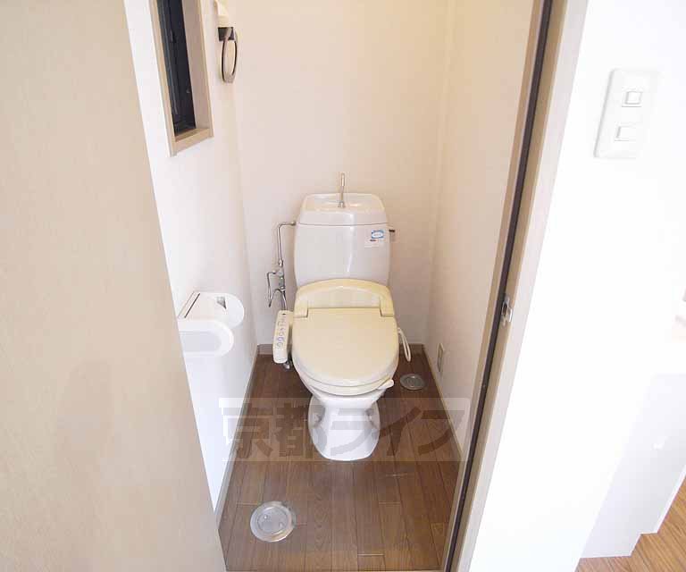 トイレ　ウォシュレット付きです。