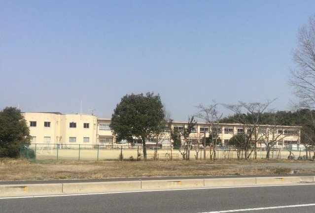 小学校　甲賀市立甲南中部小学校（小学校）まで2500m