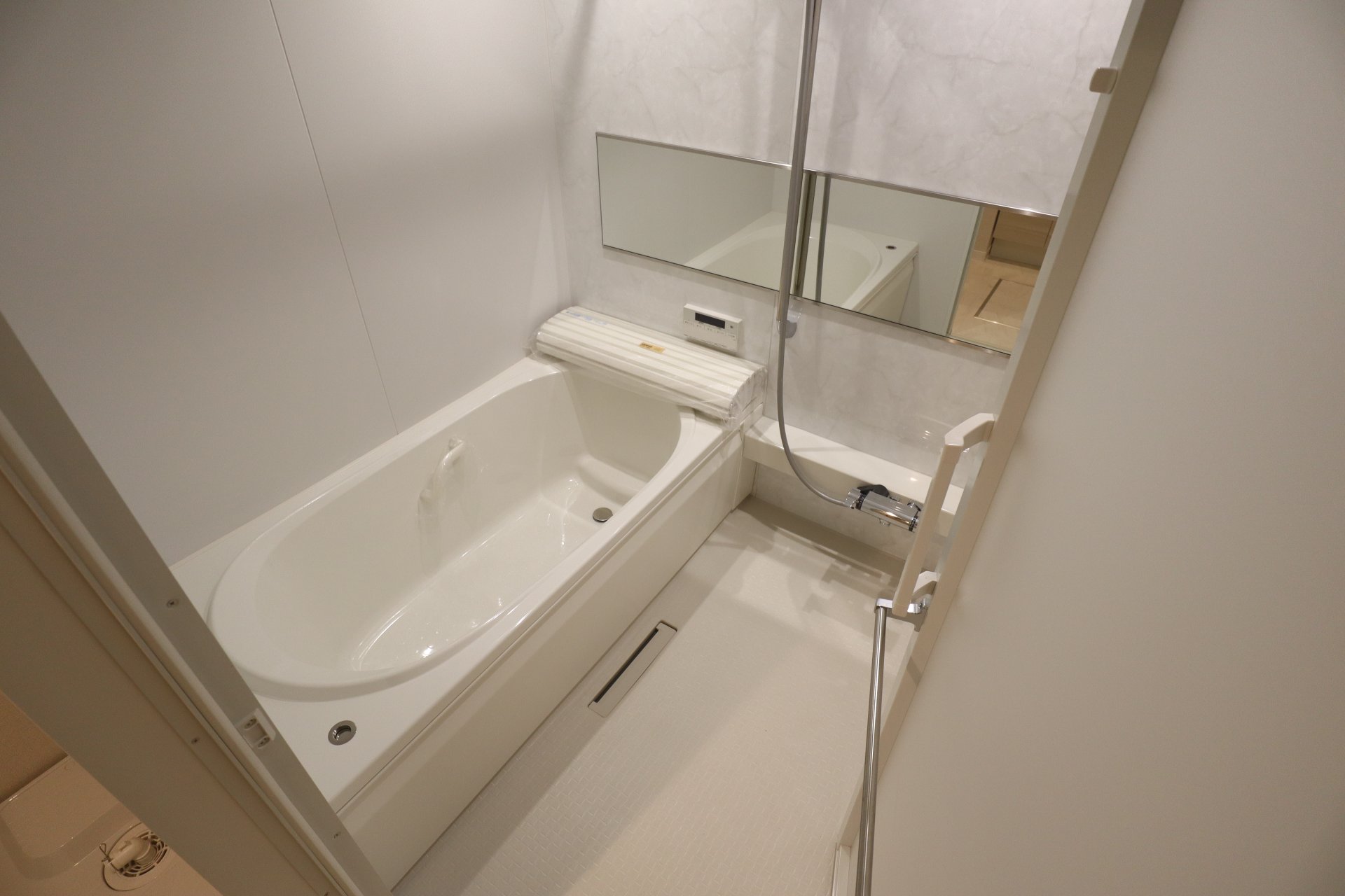 バス・シャワールーム　追炊機能付、浴室乾燥機付きのバスルームです