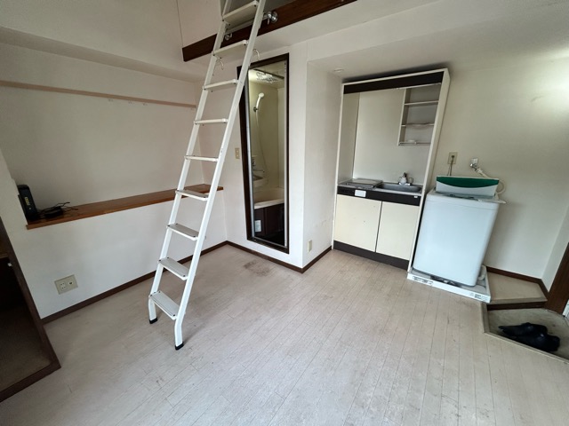 居室・リビング　清掃前です