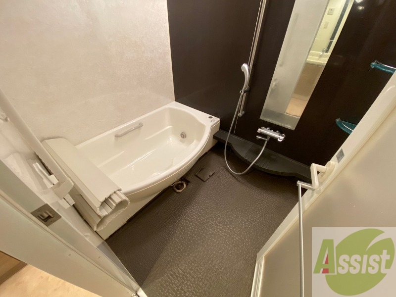 バス・シャワールーム　お風呂になります。一日の疲れを癒してくださいね。