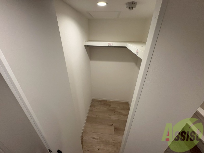 収納　クローゼットは奥行きもあり、荷物が多い方でも安心です。