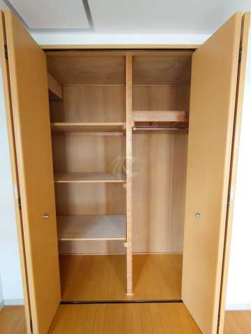 収納　コート・フェリシア