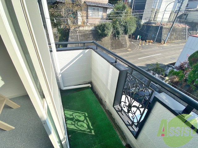 バルコニー　バルコニーは陽当たり良くお洗濯もはかどりそうです