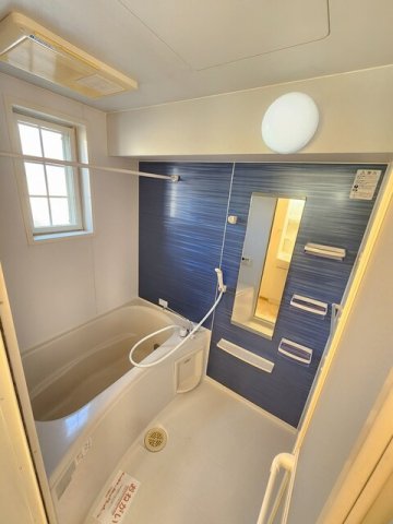 バス・シャワールーム　落ち着いた空間のお風呂です