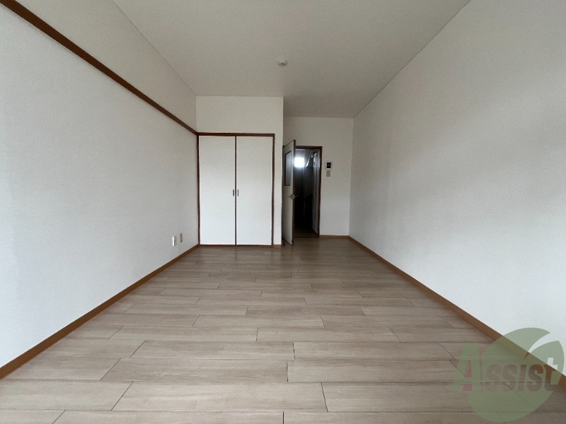 その他部屋・スペース　８．５帖の洋室です。日差しがあり明るい印象でした。