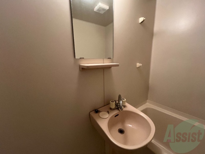 洗面設備　洗面台は浴室にあります。掃除がしやすそうですね。