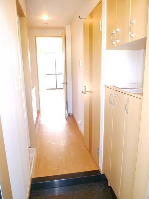 玄関　広い玄関スペース