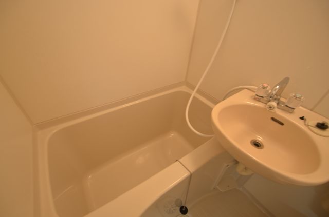 バス・シャワールーム　シンプルで機能的なユニットバスです！