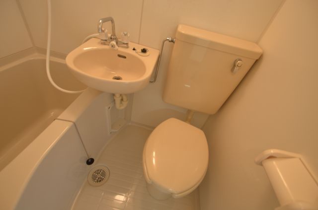 トイレ　浴室内にトイレがあります☆