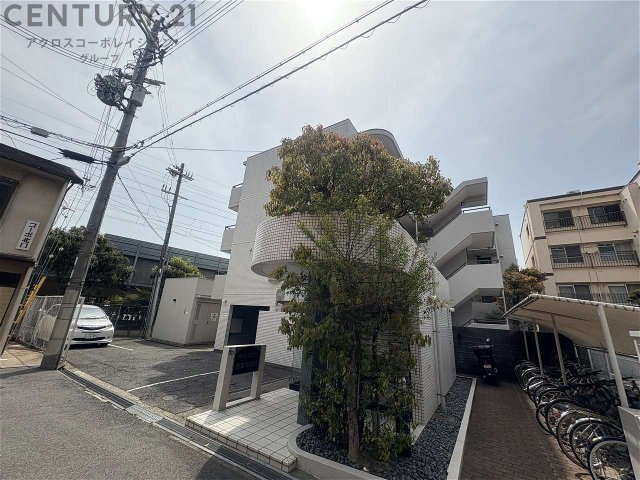 建物外観　オートロックで外部の人間が簡単に出入りできないため安心です。