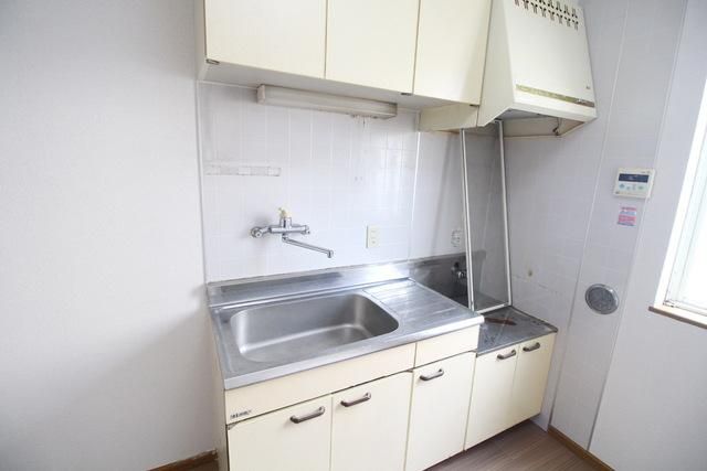 キッチン　クリーニング中のお写真です。