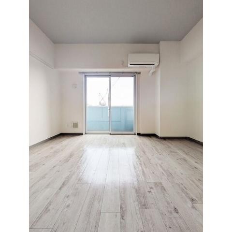 居室・リビング　室内