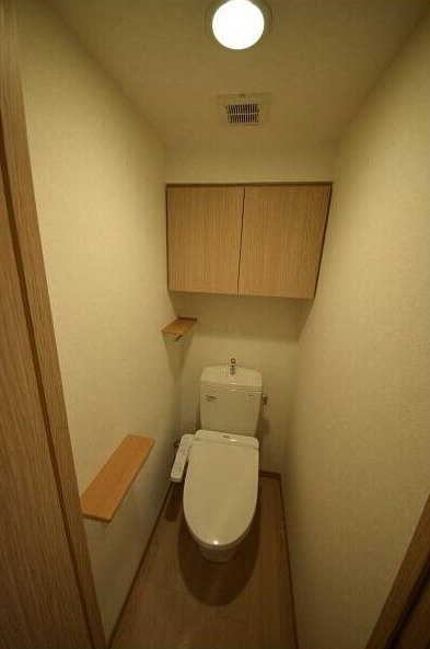 トイレ　他のお部屋の参考写真となります。