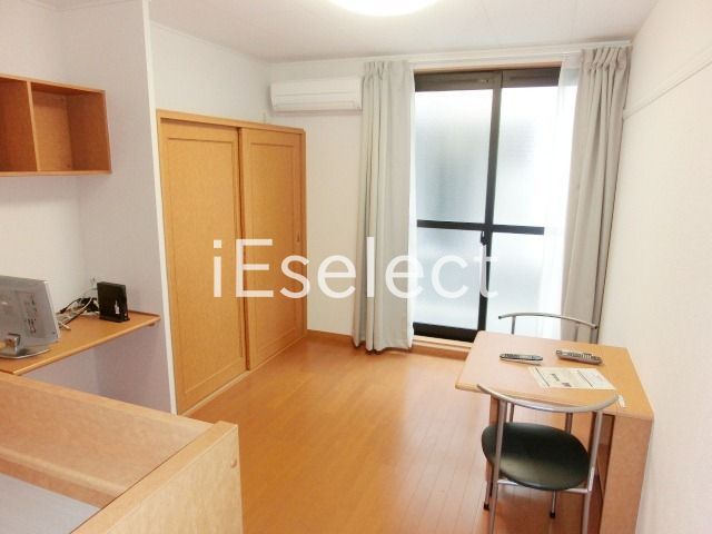 居室・リビング　家具家電付のお部屋です。