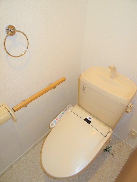トイレ　温水洗浄便座