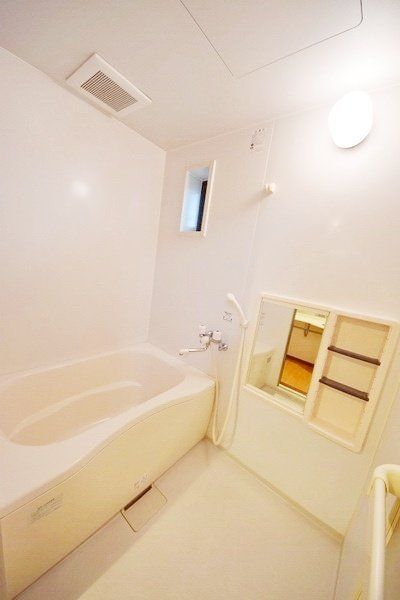 バス・シャワールーム　～広々バスルーム～