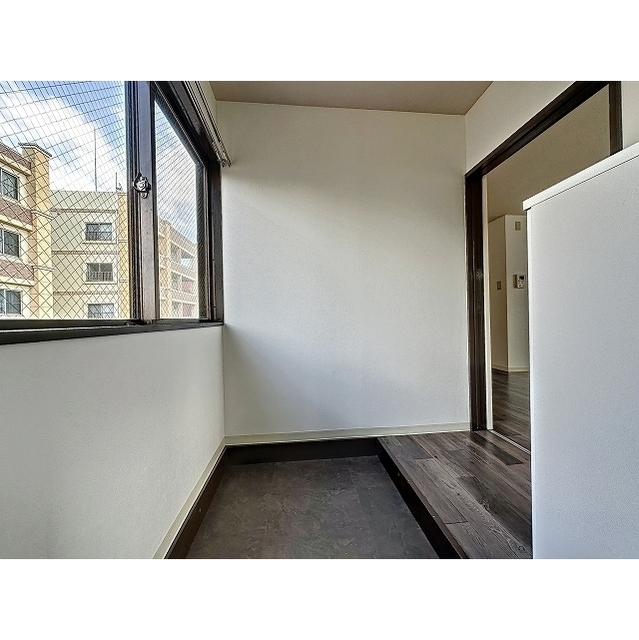 玄関　窓があり換気もできる玄関