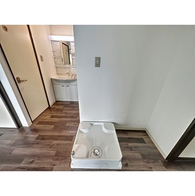 その他部屋・スペース　雨風をしのげる室内洗濯機置き場