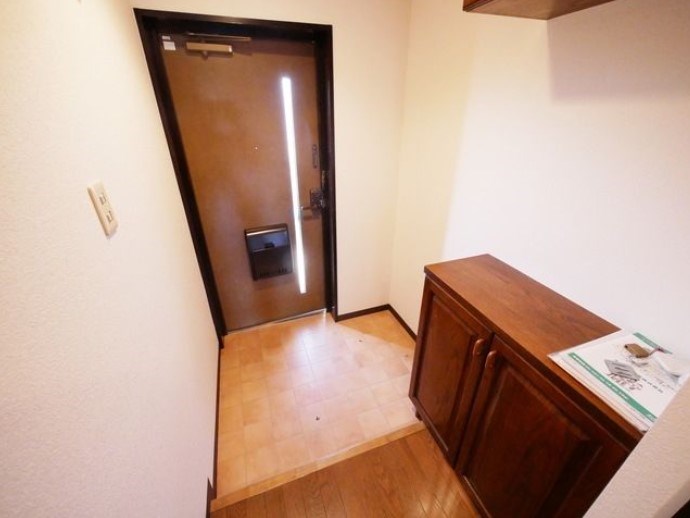 玄関　※別部屋参考写真