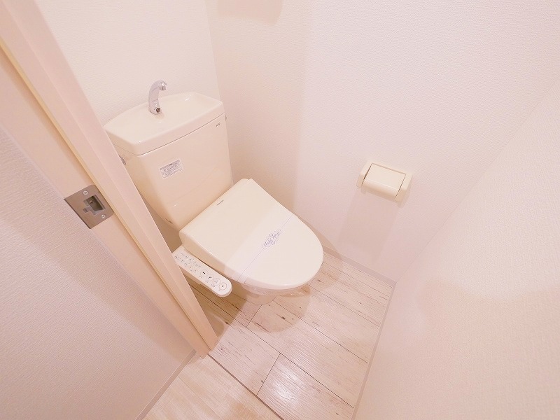 トイレ　※別号室参考写真