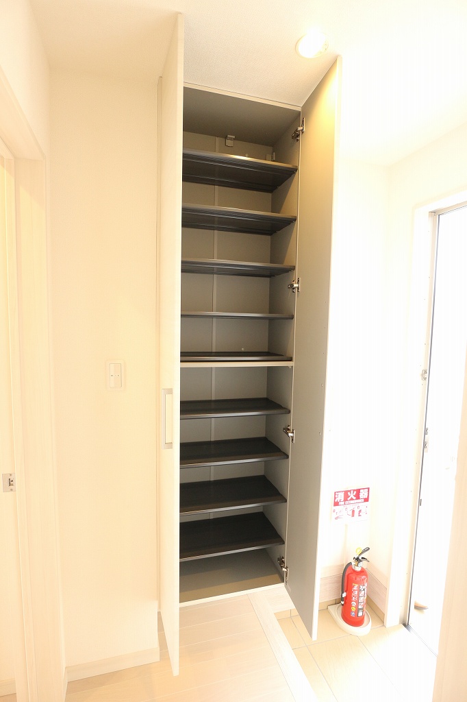 収納　シューズボックスの収納力も十分。