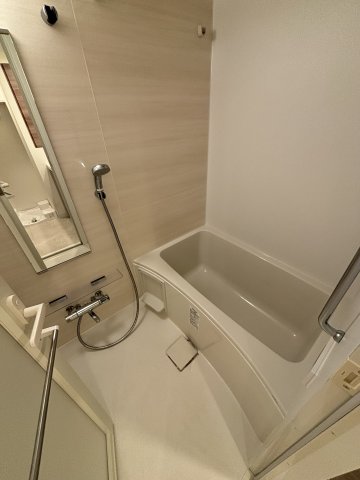 バス・シャワールーム　落ち着いた空間のお風呂です