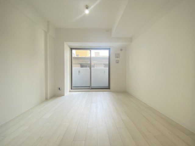 その他部屋・スペース　落ち着いた色調の寝室です