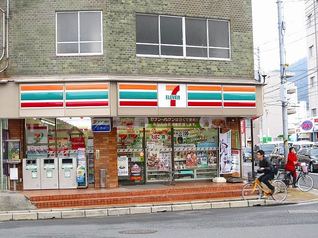 コンビニ　セブンイレブン広島五日市中央1丁目店（コンビニ）まで360m