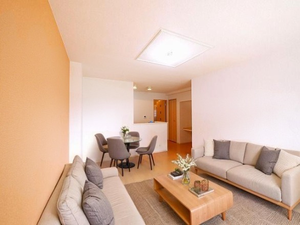 居室・リビング　CGで家具等を配置したもので家具等は含まれません