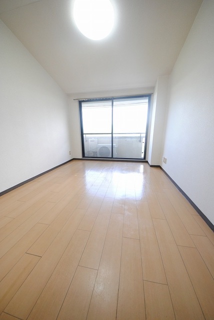 居室・リビング　写真は４０２号室