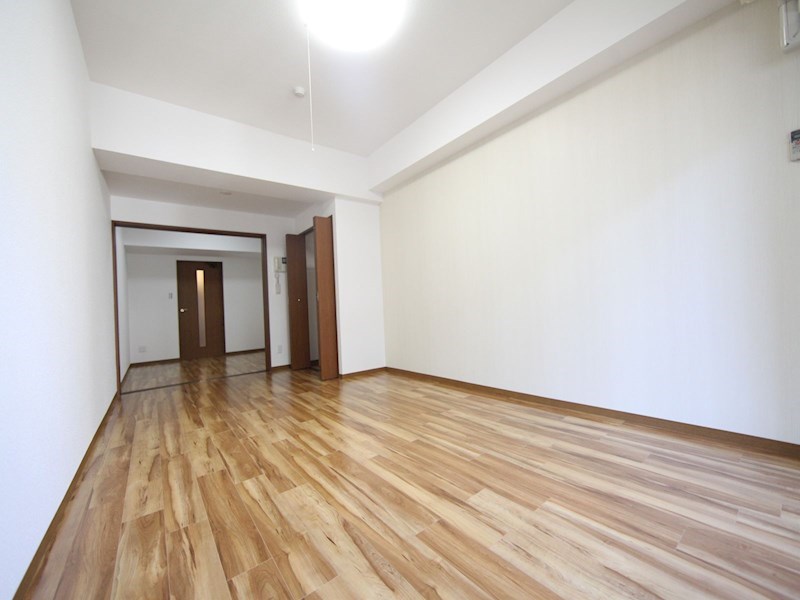 居室・リビング　ＤＫ5.7帖　洋室10.3帖　つなげても仕切っても使えます