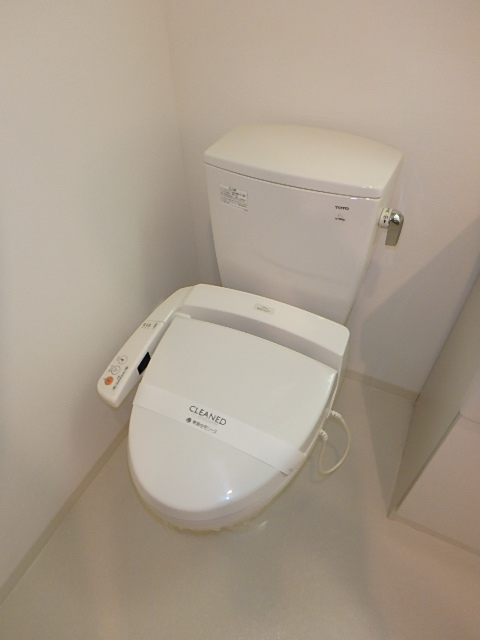 トイレ　シャワートイレ必須ですね