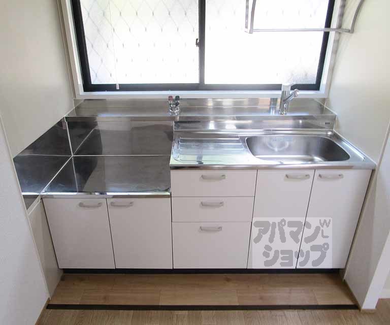 キッチン　１０１号室の写真です。